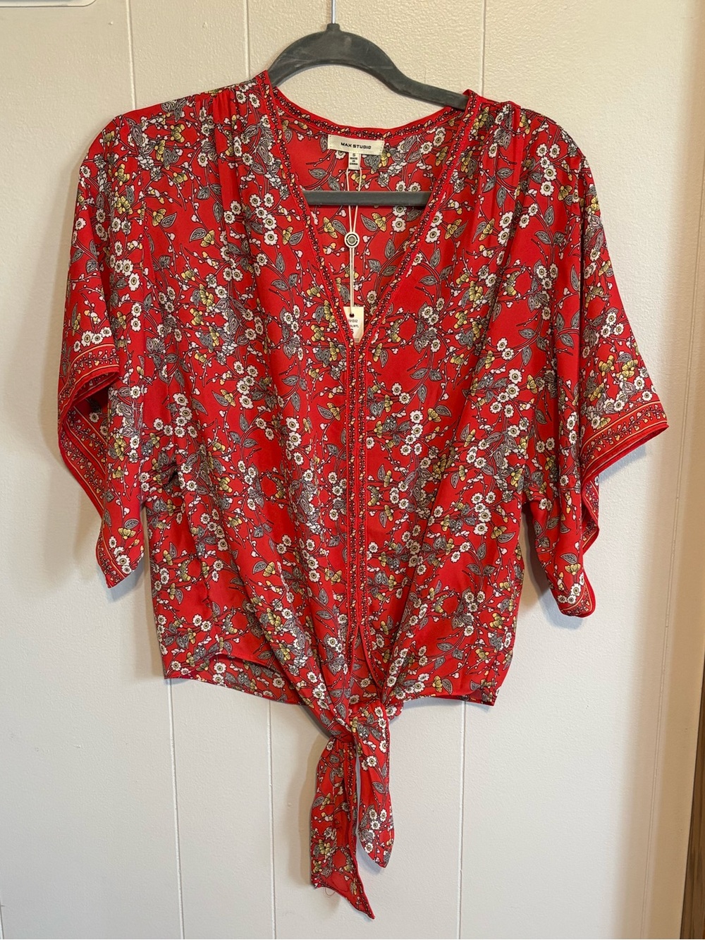 Max Studio red floral tie-front v-neck with short bell sleeves.  Size S-NWT